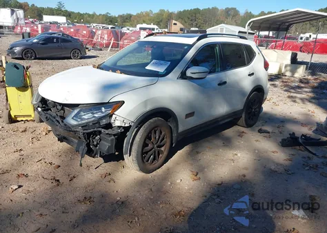 2017 Nissan Rogue Sv z USA, uszkodzony, nr VIN 5N1AT2MV5HC768608